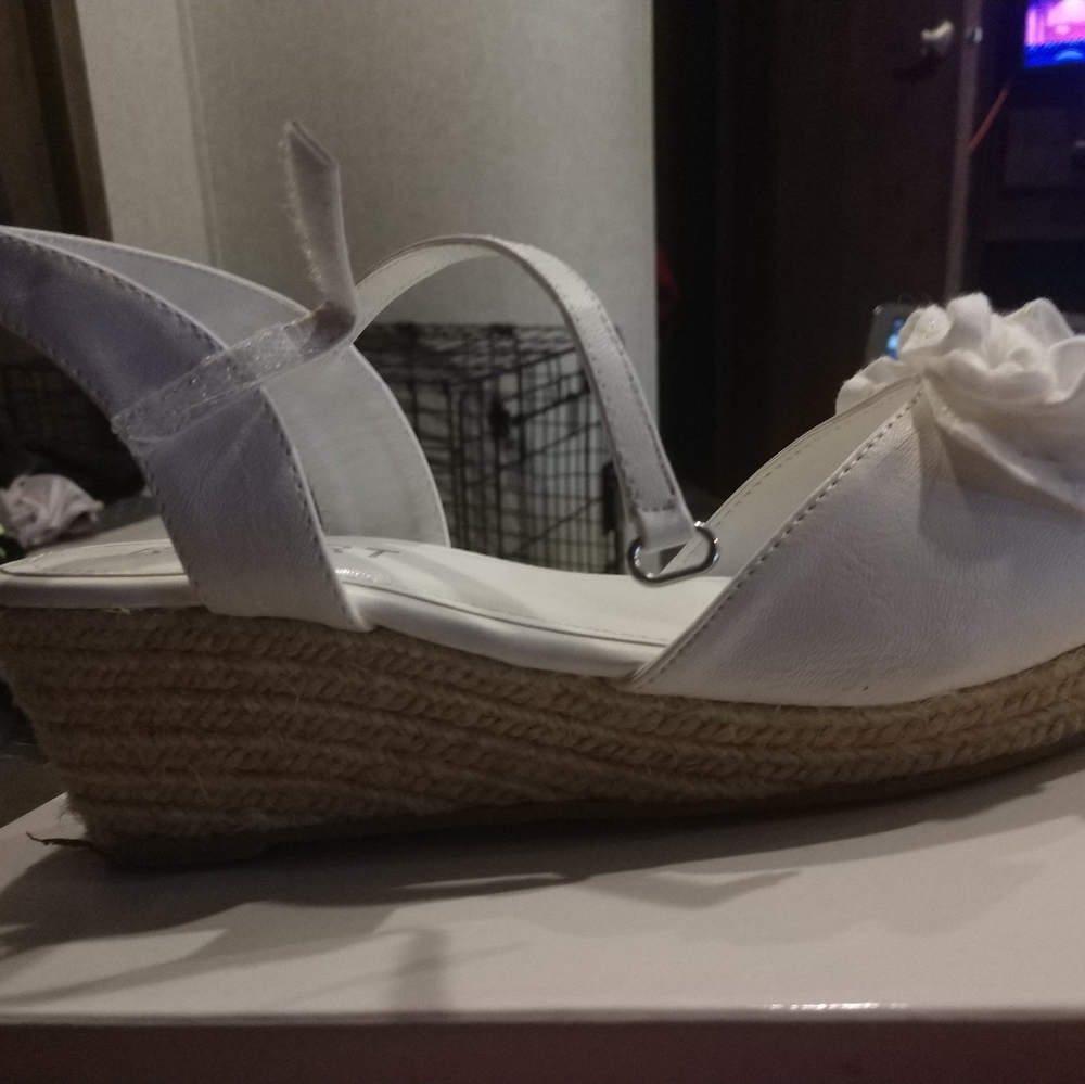 Report Footwear girls size M wedge shoes